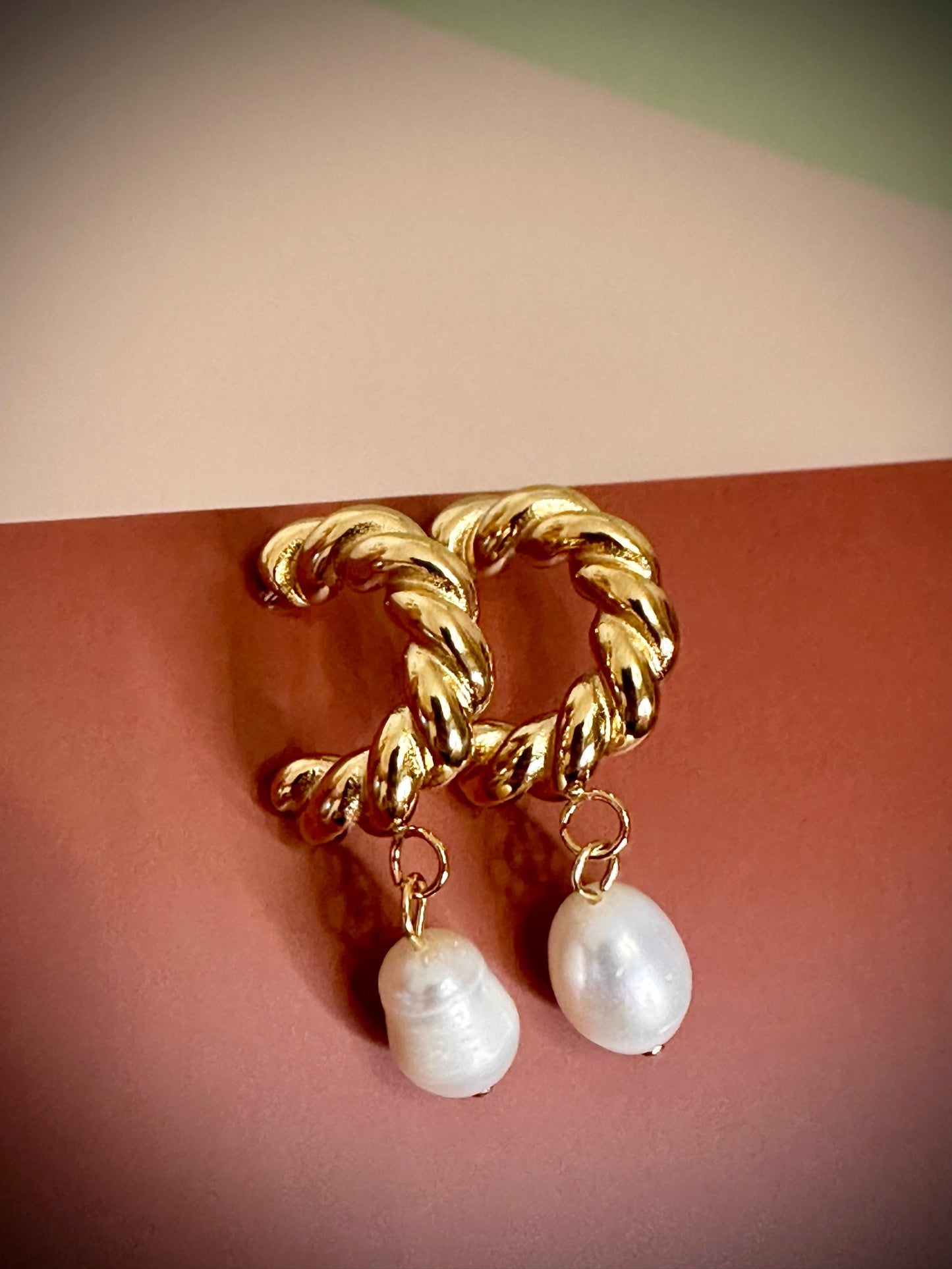 18K Gold Plated Twisted Hoop Earrings with Baroque Pearl – Elegant, Hypoallergenic, Stainless Steel Jewelry / Gift for Her / Birthday Gift
