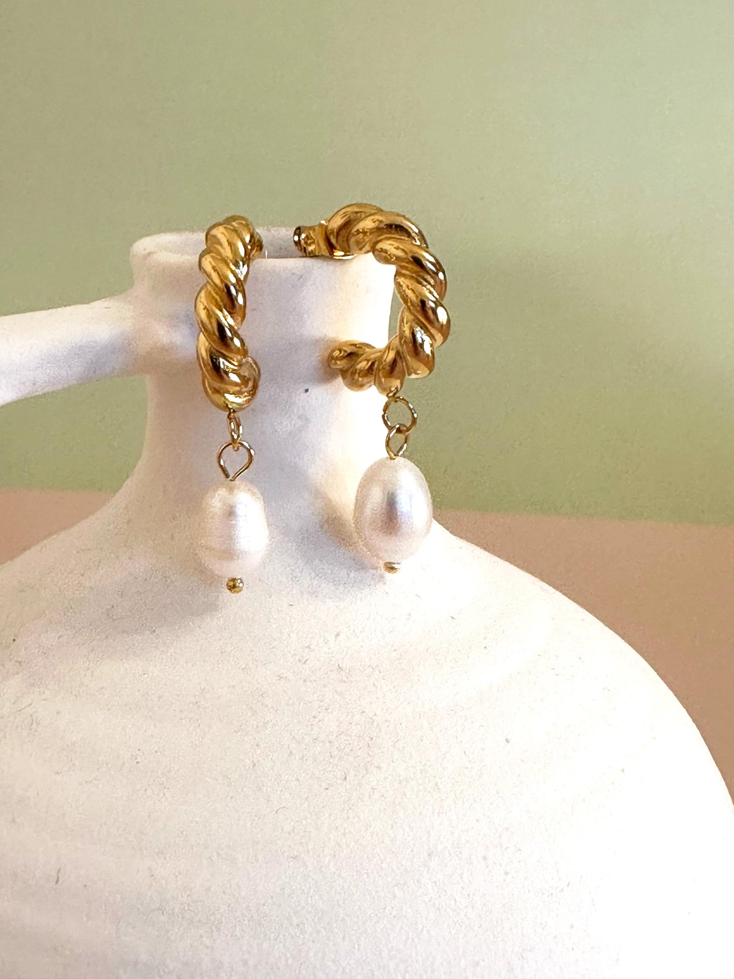 18K Gold Plated Twisted Hoop Earrings with Baroque Pearl – Elegant, Hypoallergenic, Stainless Steel Jewelry / Gift for Her / Birthday Gift