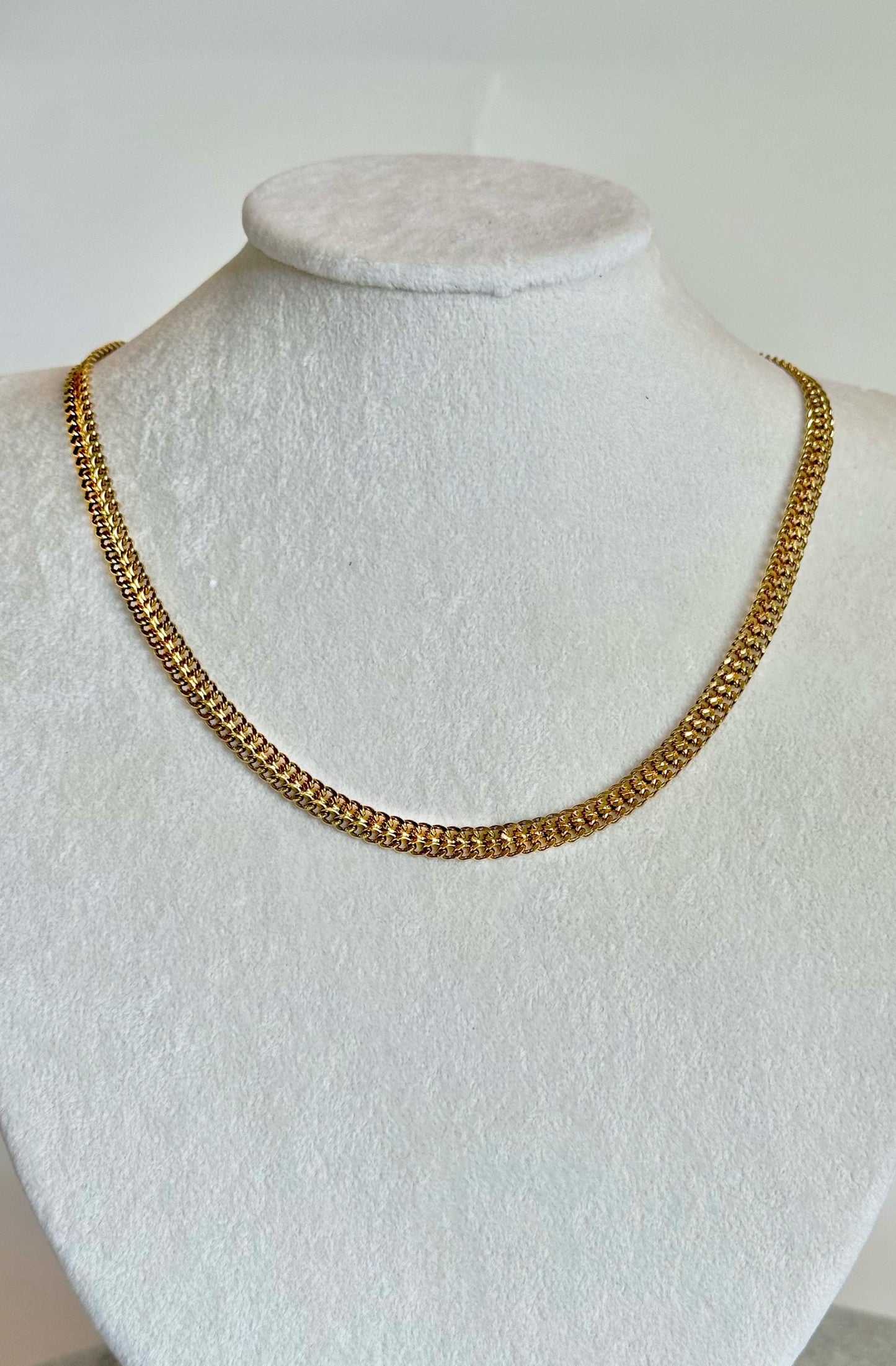 18K Gold Plated Cuban Link Chain Necklace: Waterproof Statement Jewelry