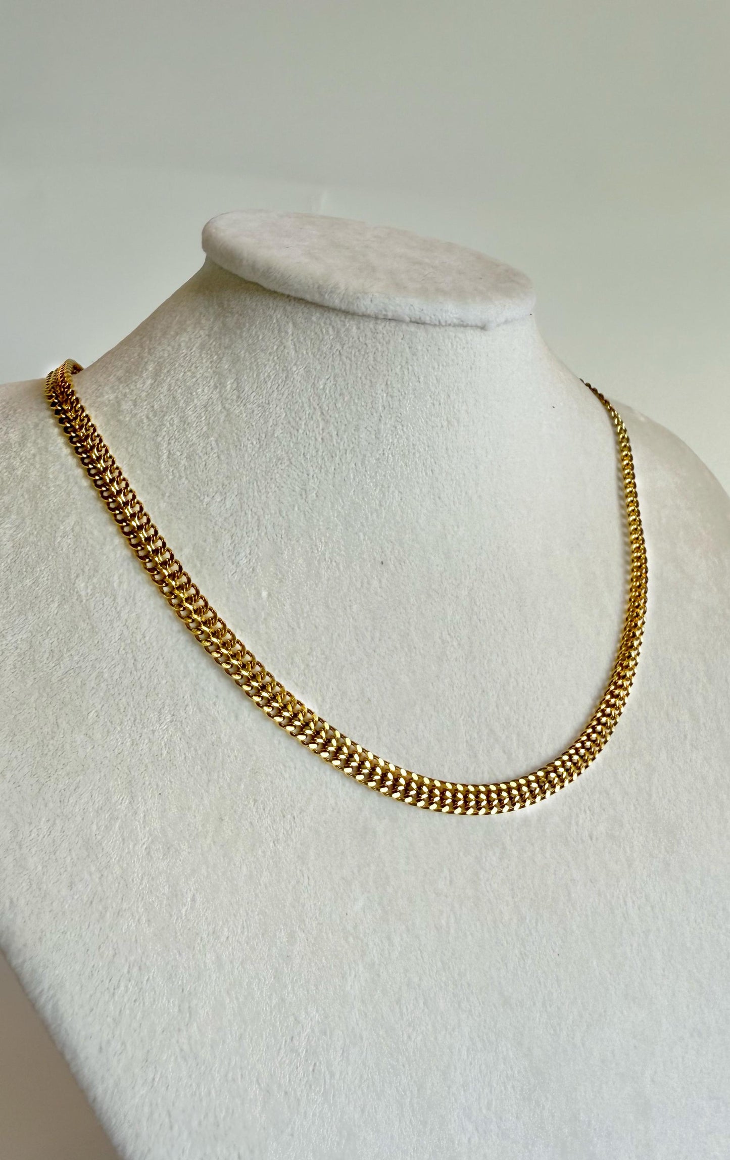 18K Gold Plated Cuban Link Chain Necklace: Waterproof Statement Jewelry
