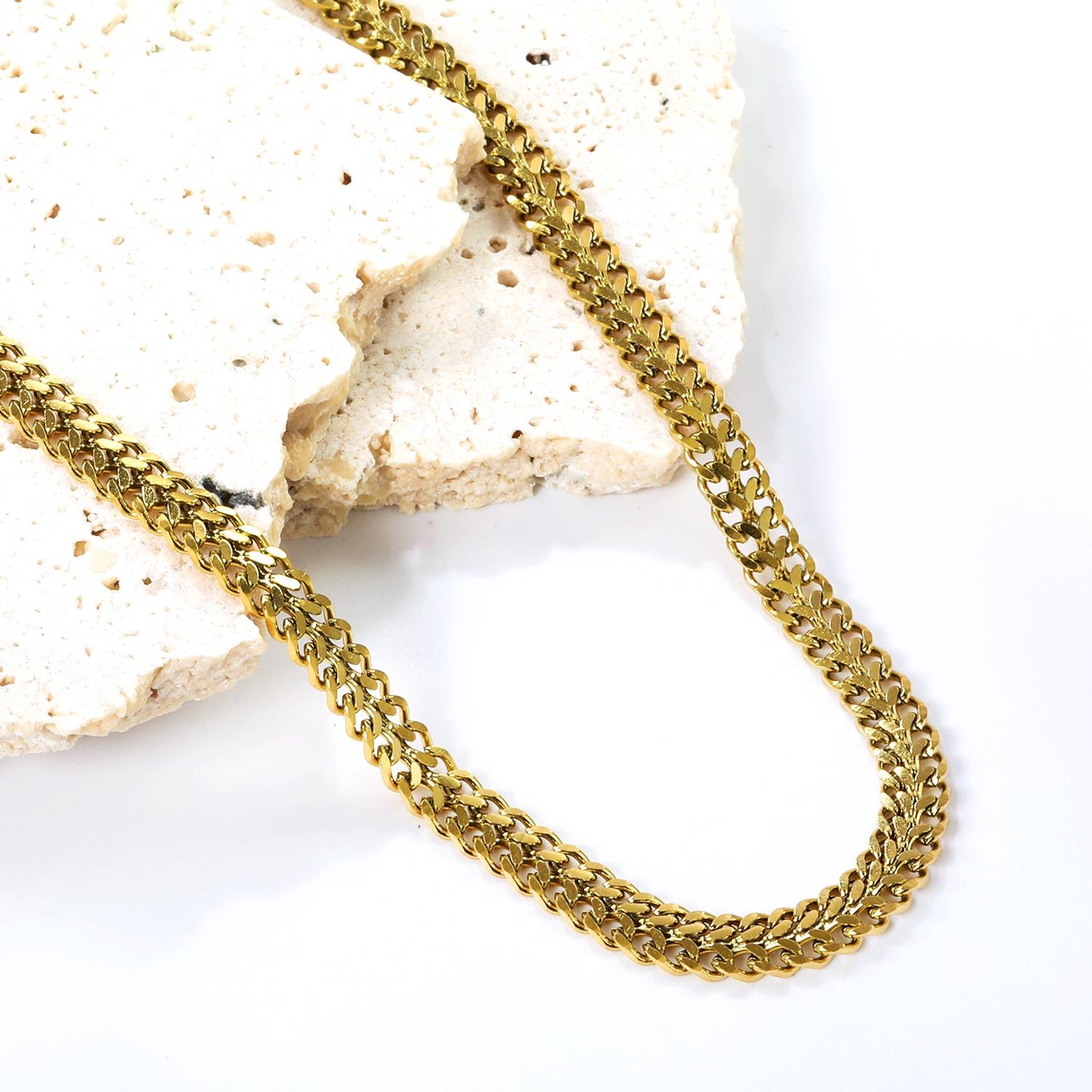 18K Gold Plated Cuban Link Chain Necklace: Waterproof Statement Jewelry