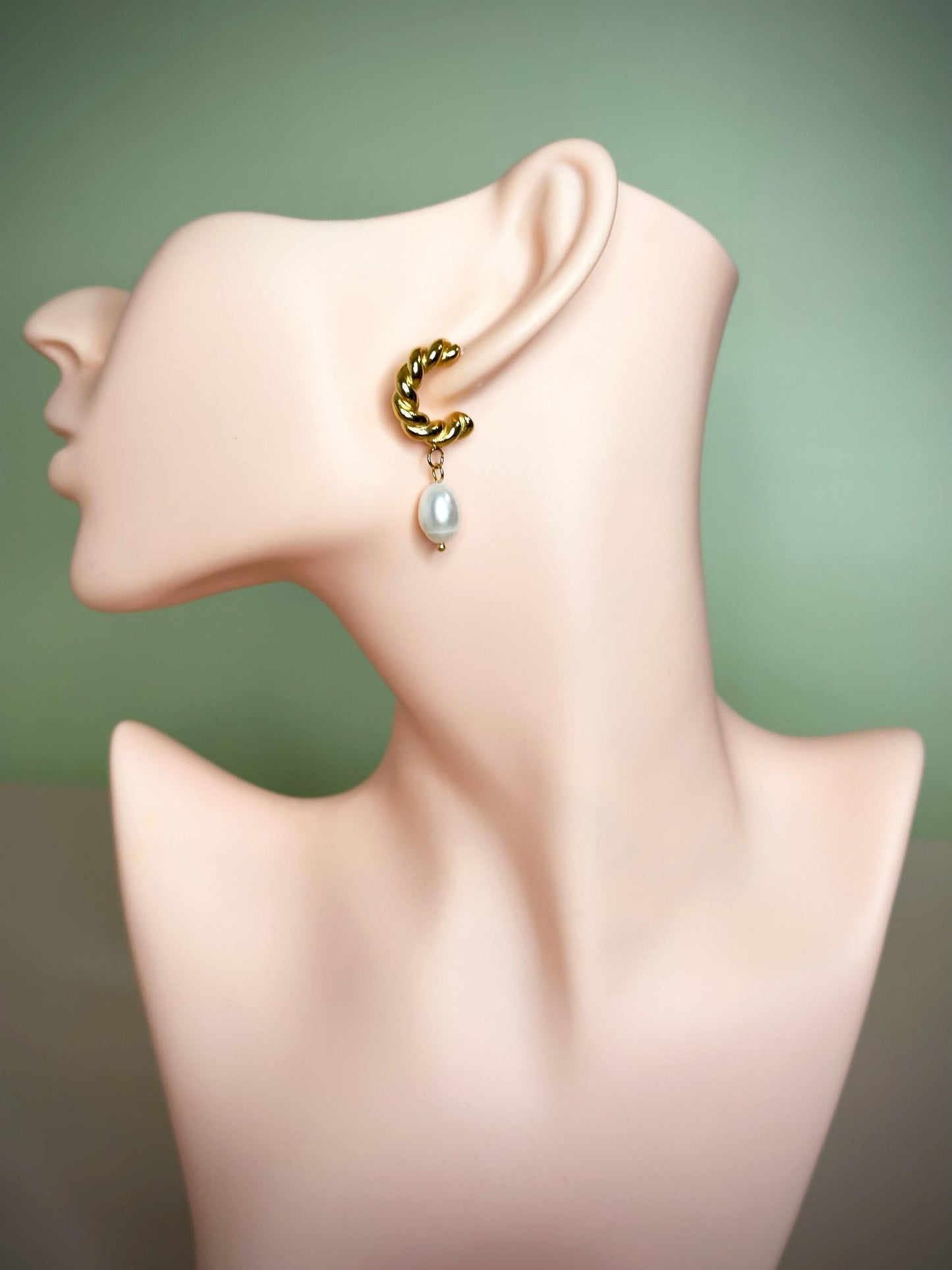 18K Gold Plated Twisted Hoop Earrings with Baroque Pearl – Elegant, Hypoallergenic, Stainless Steel Jewelry / Gift for Her / Birthday Gift